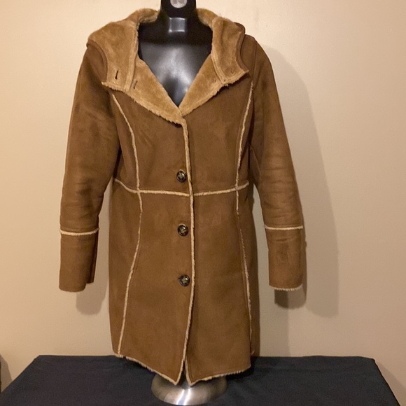 Ladies winter jacket, gently used - Picture 1 of 4